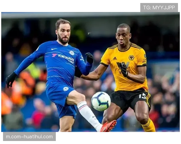 英超战术潮流循环显现 中低位防守与顺足边锋回归成新趋势